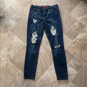 Guess size 28 ladies Distressed dark wash Blue Jeans skinny EUC